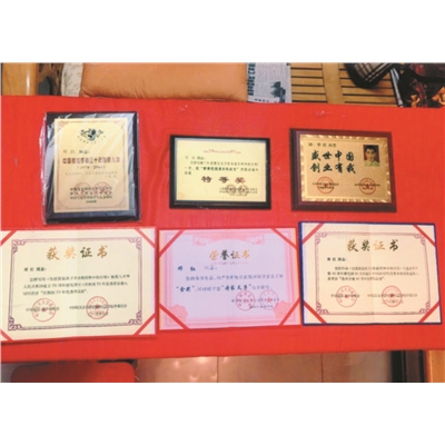 邓红获奖的部分荣誉证书